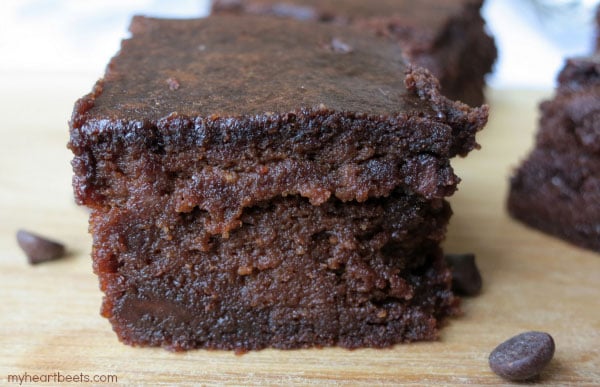 make these paleo friendly brownies in your blender! myheartbeets.com