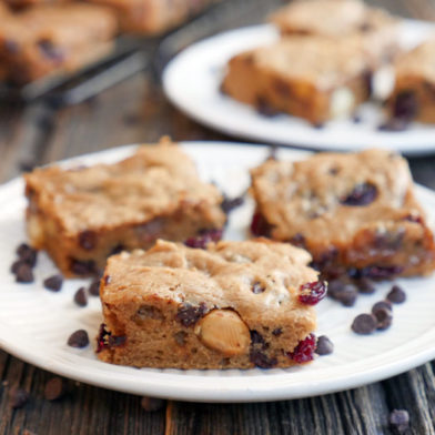 These 5-ingredient Cashew Butter Blondies are gluten-free, paleo-friendly and dairy-free. They're so good! Both cakey and fudgy/gooey! Recipe by Ashley of MyHeartBeets.com
