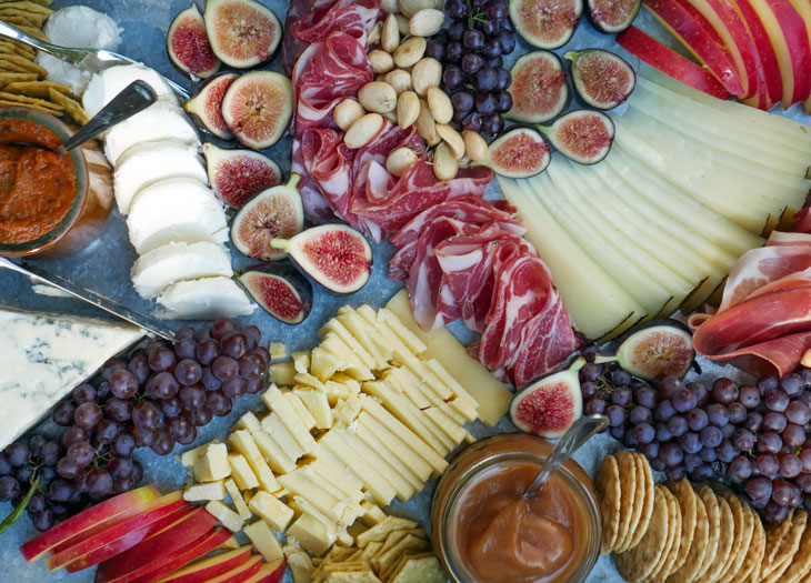 How to Make an Epic Charcuterie Board