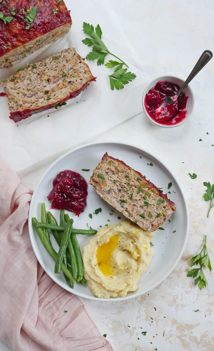 Thanksgiving Meatloaf by myheartbeets.com